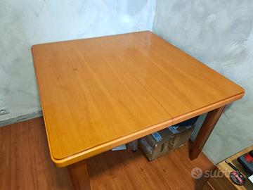 Tavolo da pranzo allungabile in legno – solido ed 