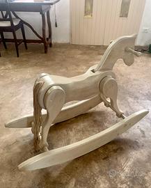 Cavallo a dondolo