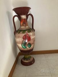 Anfora antica dipinta a mano
