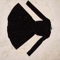 Vestito nero in velluto con strass colorati