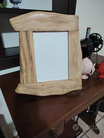 Portafoto realizzato in legno di ulivo 