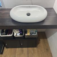 Lavabo completo di appoggio e mobiletto