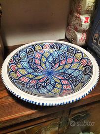 Piatto da portata grande (33,5 cm) in ceramica.