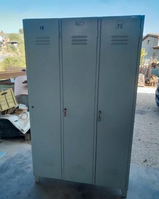 Armadio usato  per spogliatoio 3 porte prezzo cad.