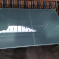 Tavolo in vetro satinato