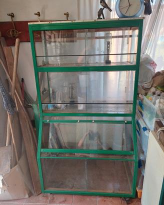 Rettilario per diverse speci di animali.