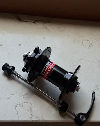 Mozzo anteriore Novatec D041SB - 36 fori (36H)