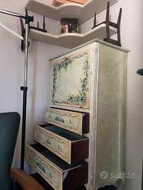 Mobile in legno con cassetti e scrittoio