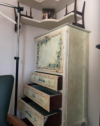Mobile in legno con cassetti e scrittoio