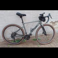 Bici Gravel Cube 