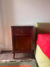 Comodino vintage in legno