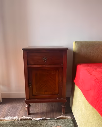 Comodino vintage in legno