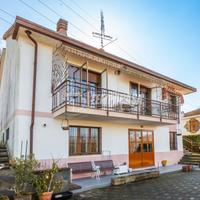 CASTAGNETO PO VILLA LIBERA SU 4 LATI CON GIARDINO