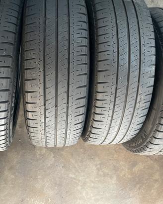 Gomme 215/60r17