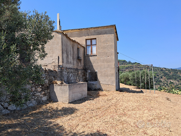 Casa ed appezzamento di terreno