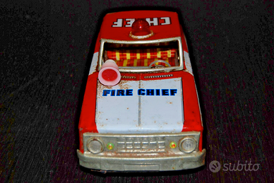 AUTO GIOCATTOLO IN LATTA MACCHINA POMPIERI CHIEF