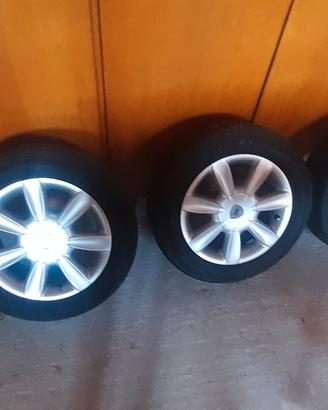 cerchi più gomme per lancia
