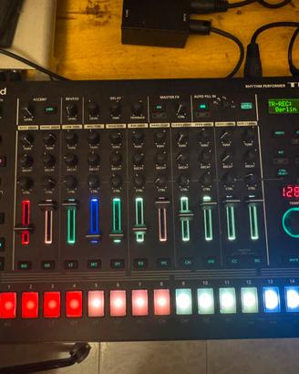 Drum machine Roland tr8 s
