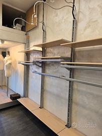 Arredamento completo per negozio abbigliam