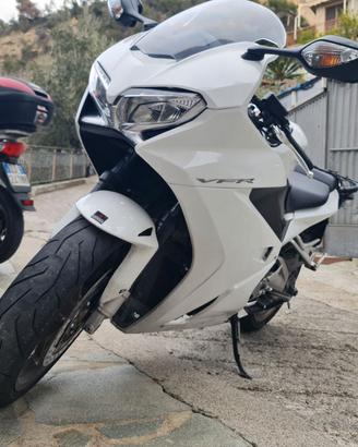 VFR 800 F ABS