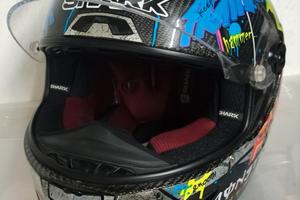 Giubbotti Dainese, caschi Shark, Kyt, stivali