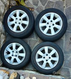 Pneumatici invernali e cerchi in lega  185/65 R15