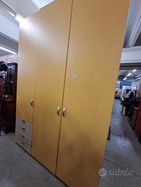 Armadio 3 ante giallo