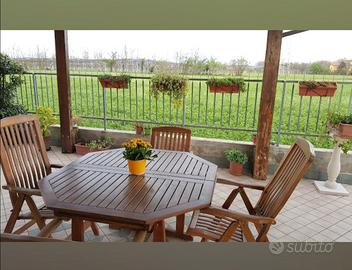 Tavolo da esterno in legno ERLI, allungabile + 6 s