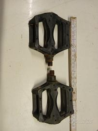 Pedali per bicicletta Materiale plastico. Uno e pr