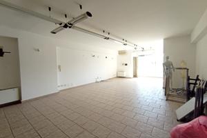 Locale commerciale 1° piano su strada principale