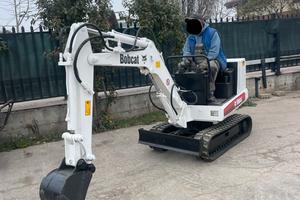 E129 Mini escavatore 14 q