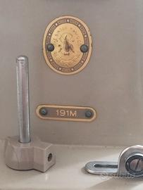 macchina da cucire Singer con mobiletto