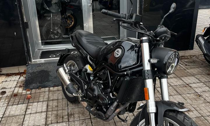 Benelli Leoncino 500 ANNO 2022