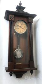 Orologio a pendolo antico da parete in legno