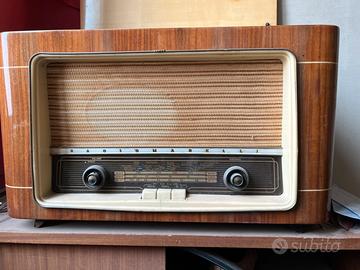Radio giradischi antica NON spedisco