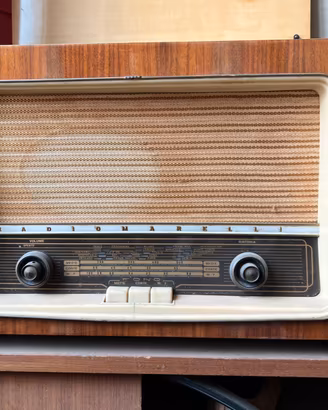 Radio giradischi antica NON spedisco