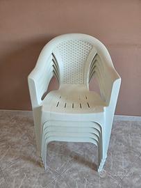 Sedie di plastica bianche 