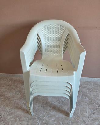 Sedie di plastica bianche 