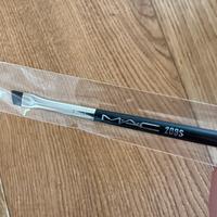 MAC Cosmetics 208S Angled Brush