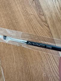 MAC Cosmetics 208S Angled Brush