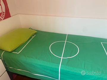 Letto ikea e cassettoni