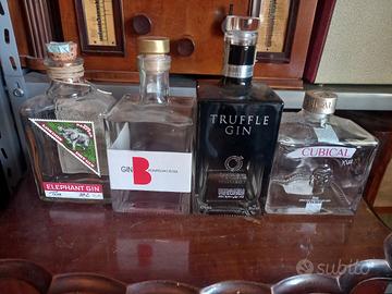 Bottiglie vuote di gin