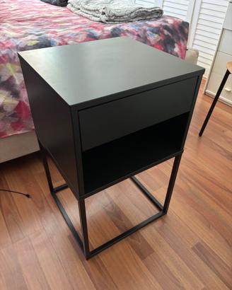 Comodino nero Ikea