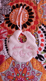Bavetta neonato nancy baby bianco rosa scritta