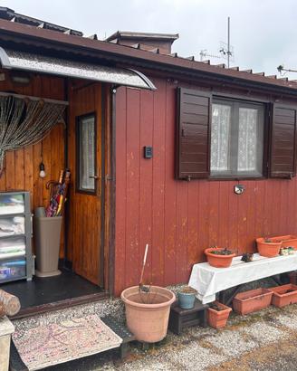 casetta in campeggio