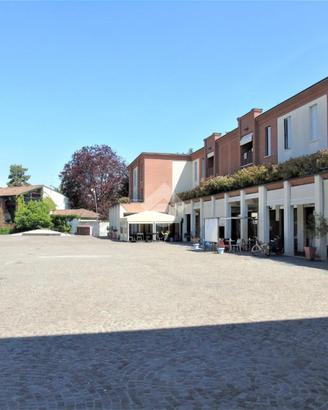NEGOZIO A BORGOSATOLLO