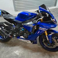 Yamaha r1 