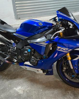 Yamaha r1 