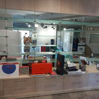 Mobile specchio e cassettiera modulare per negozio