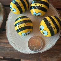 Sassi dipinti a mano,apine, calamite 